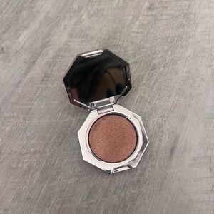 Fenty Bronze Highlighter with Radiant Glow